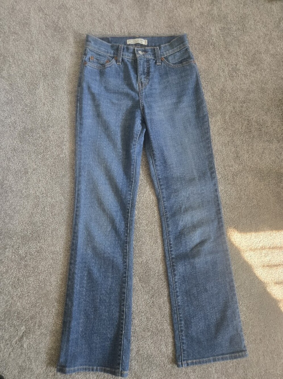 Levi's 512 Perfectly Slimming Bootcut Jeans Size 2 Medium Blue Wash